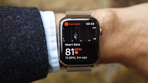 Έρευνες αναφέρουν ότι το Apple Watch αναγνωρίζει μακροχρόνιες επιπτώσεις του Covid-19