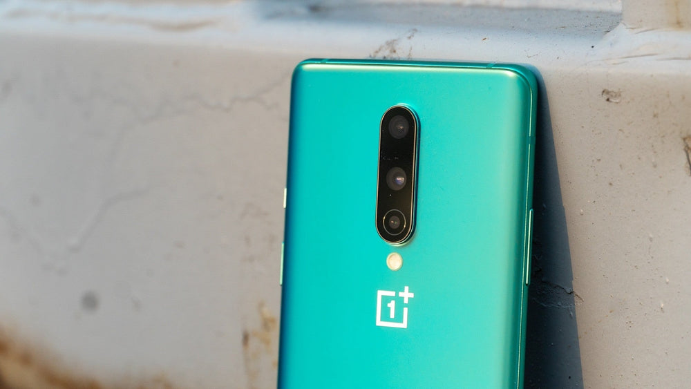 The OnePlus 9 screen gets bigger